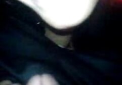 Tettona Lesbica si masturba con un giocattolo e la lecca in un video amatoriale video hard porno italiano