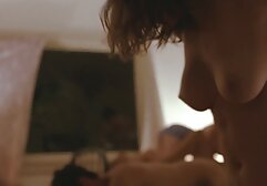 Sessione solista per una giovane bruna solo porno italiana con il suo giocattolo del sesso